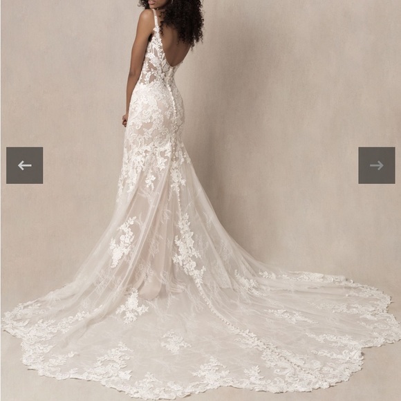 Allure Lace Wedding Dress style 9854 - Picture 8 of 10